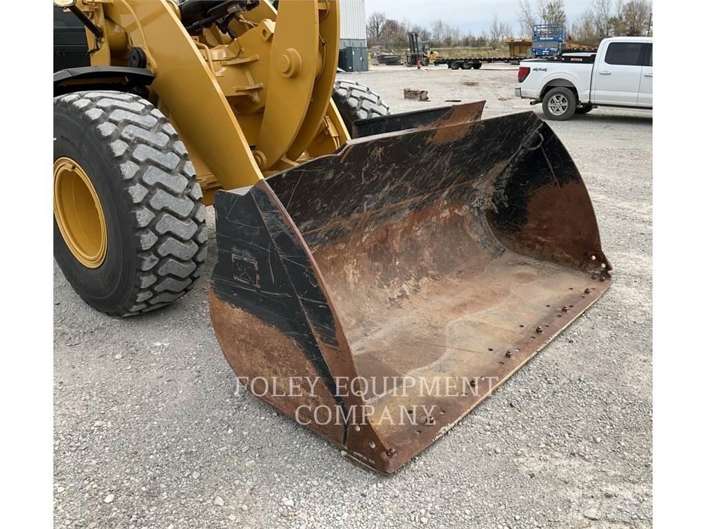 CAT 938M Iekrāvēji uz riteņiem