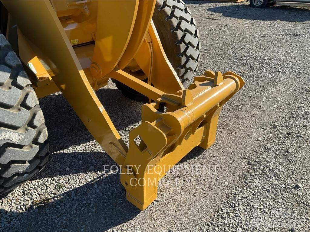 CAT 938M Iekrāvēji uz riteņiem