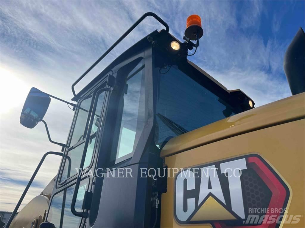 CAT 938M Iekrāvēji uz riteņiem