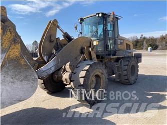 CAT 938M Iekrāvēji uz riteņiem