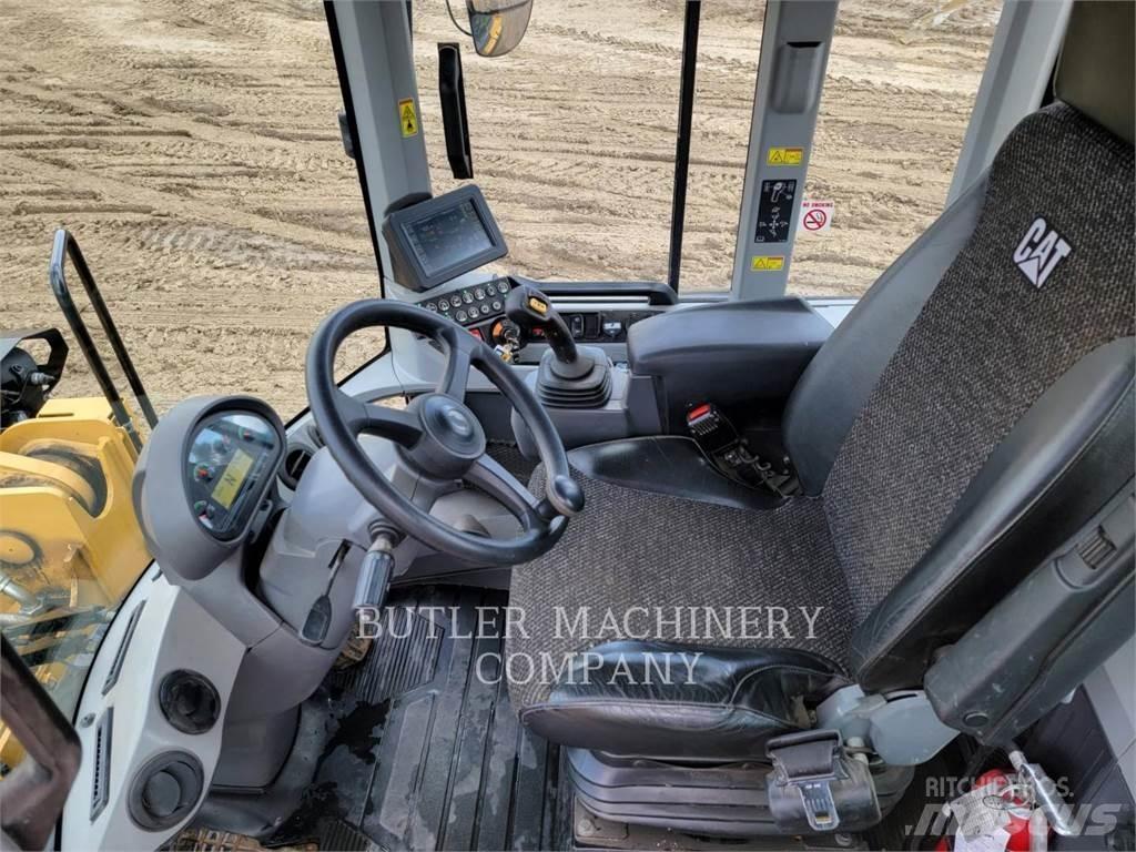 CAT 938M Iekrāvēji uz riteņiem