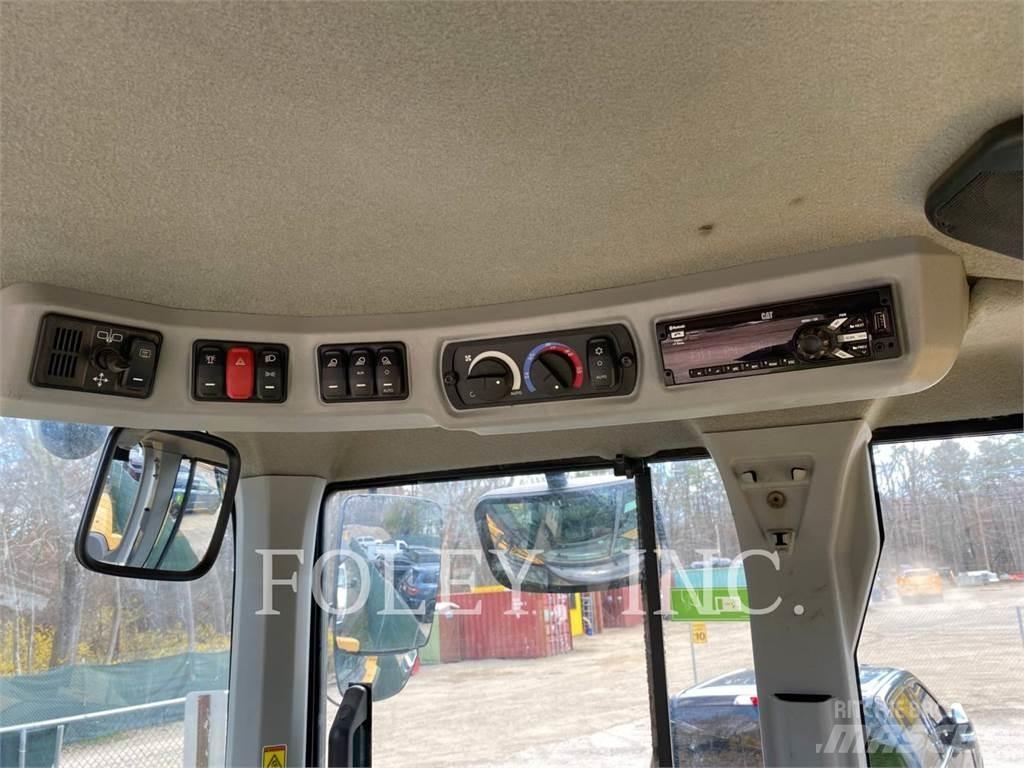 CAT 938M Iekrāvēji uz riteņiem