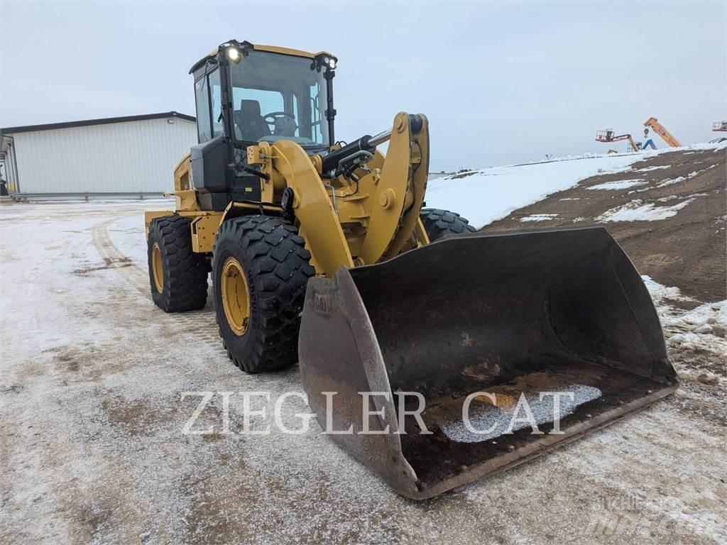 CAT 938M Iekrāvēji uz riteņiem