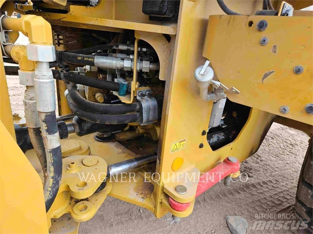 CAT 938M Iekrāvēji uz riteņiem