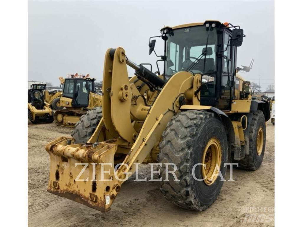 CAT 938M Iekrāvēji uz riteņiem