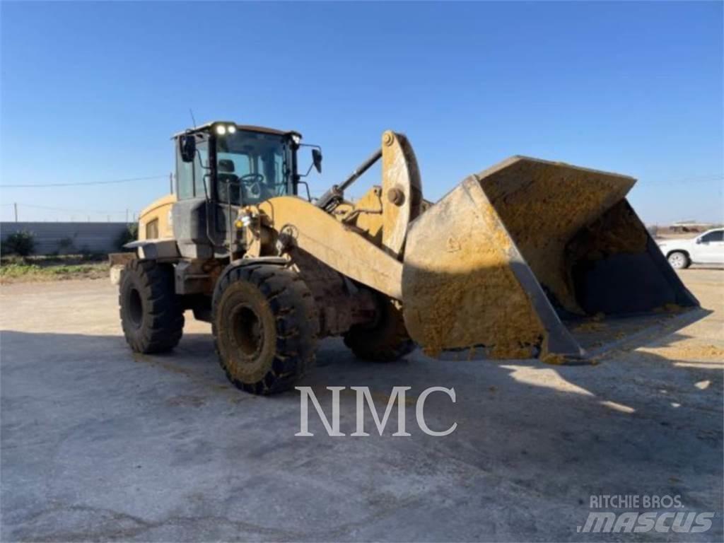 CAT 938M Iekrāvēji uz riteņiem
