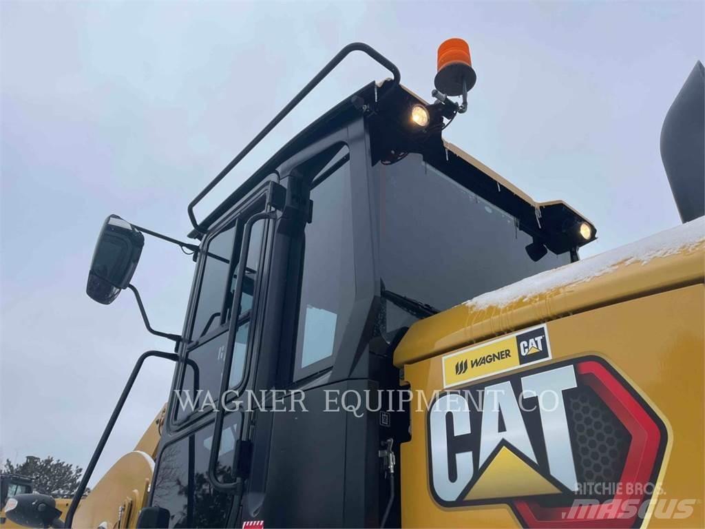 CAT 938M Iekrāvēji uz riteņiem