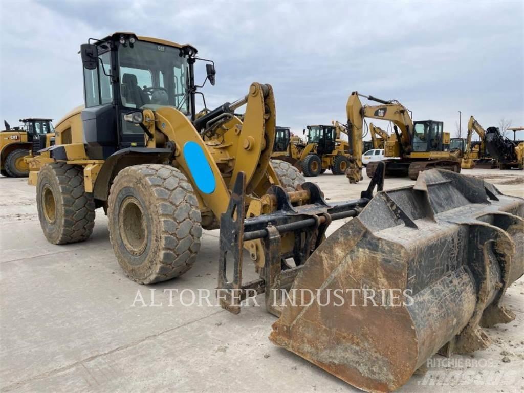 CAT 938M Iekrāvēji uz riteņiem