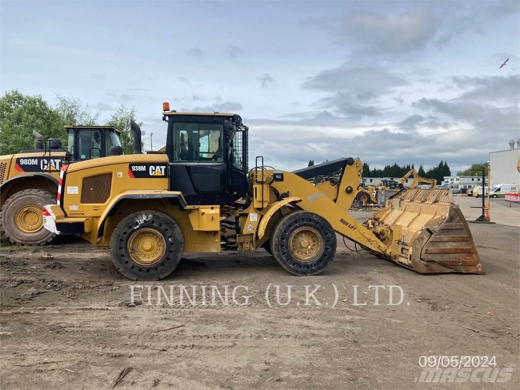 CAT 938M Iekrāvēji uz riteņiem