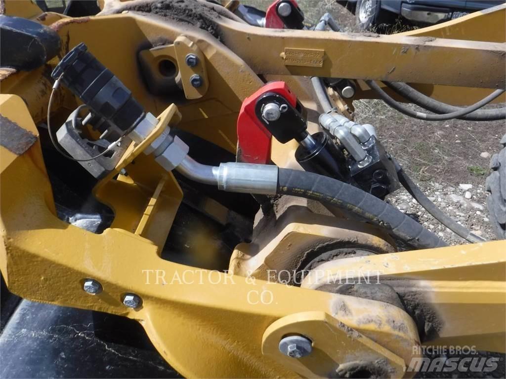 CAT 938M Iekrāvēji uz riteņiem