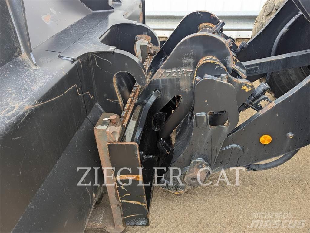 CAT 938M Iekrāvēji uz riteņiem