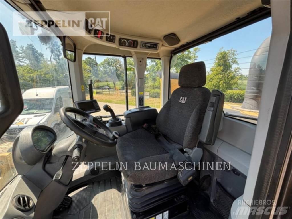 CAT 938M Iekrāvēji uz riteņiem