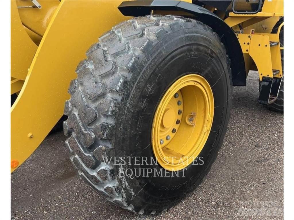 CAT 938M Iekrāvēji uz riteņiem