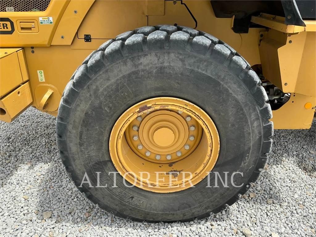 CAT 938M Iekrāvēji uz riteņiem