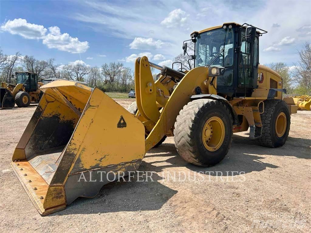 CAT 938M Iekrāvēji uz riteņiem