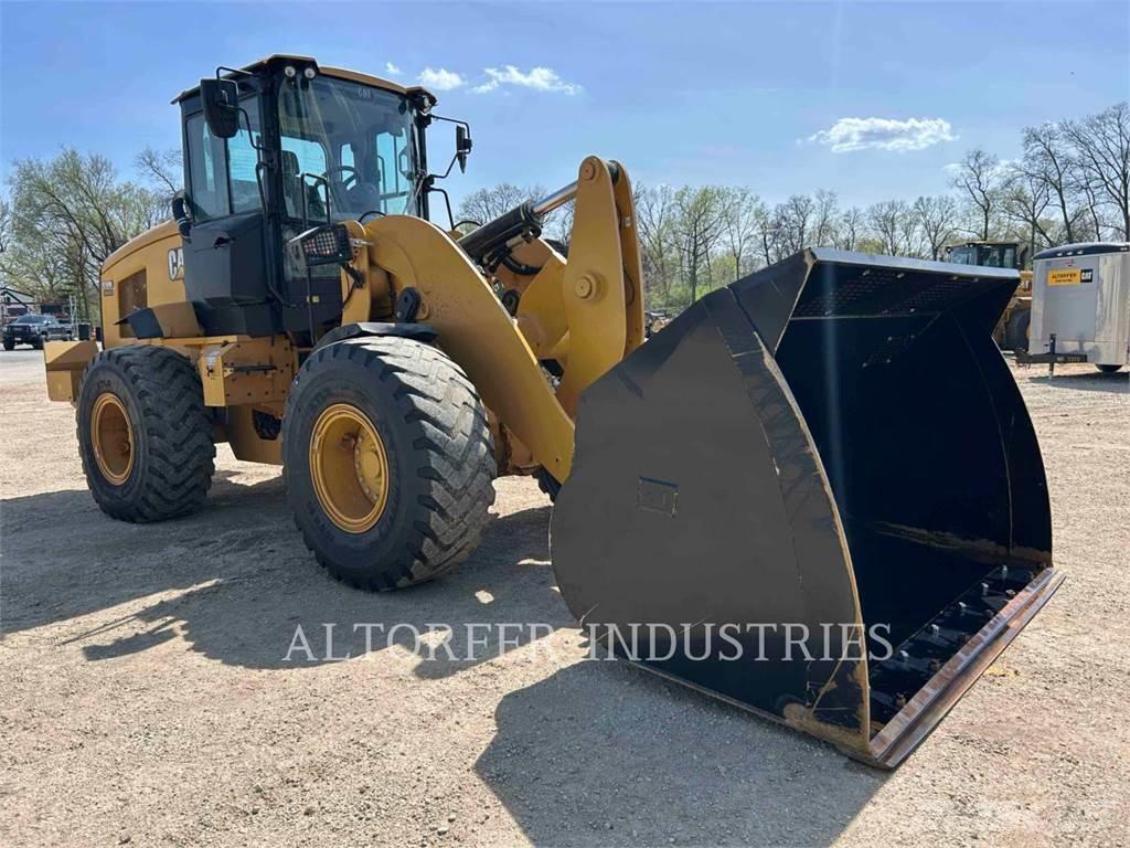 CAT 938M Iekrāvēji uz riteņiem