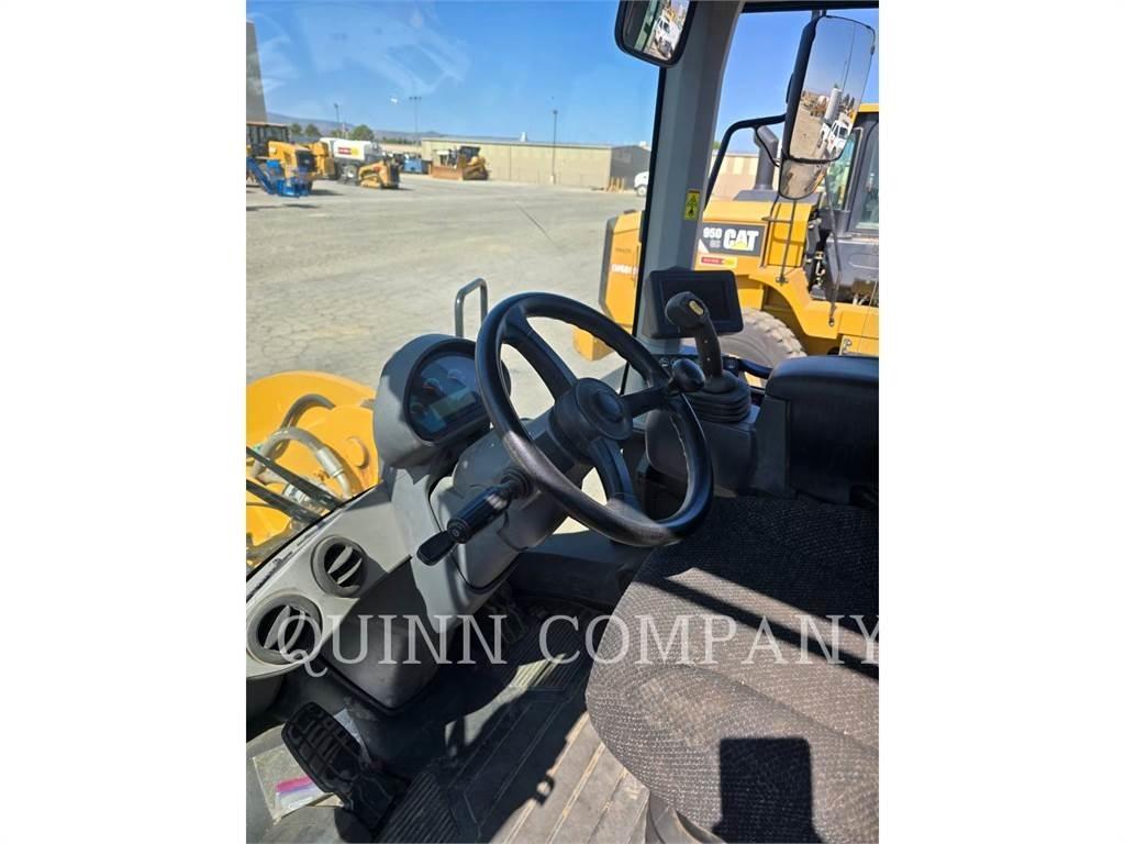 CAT 938M Iekrāvēji uz riteņiem