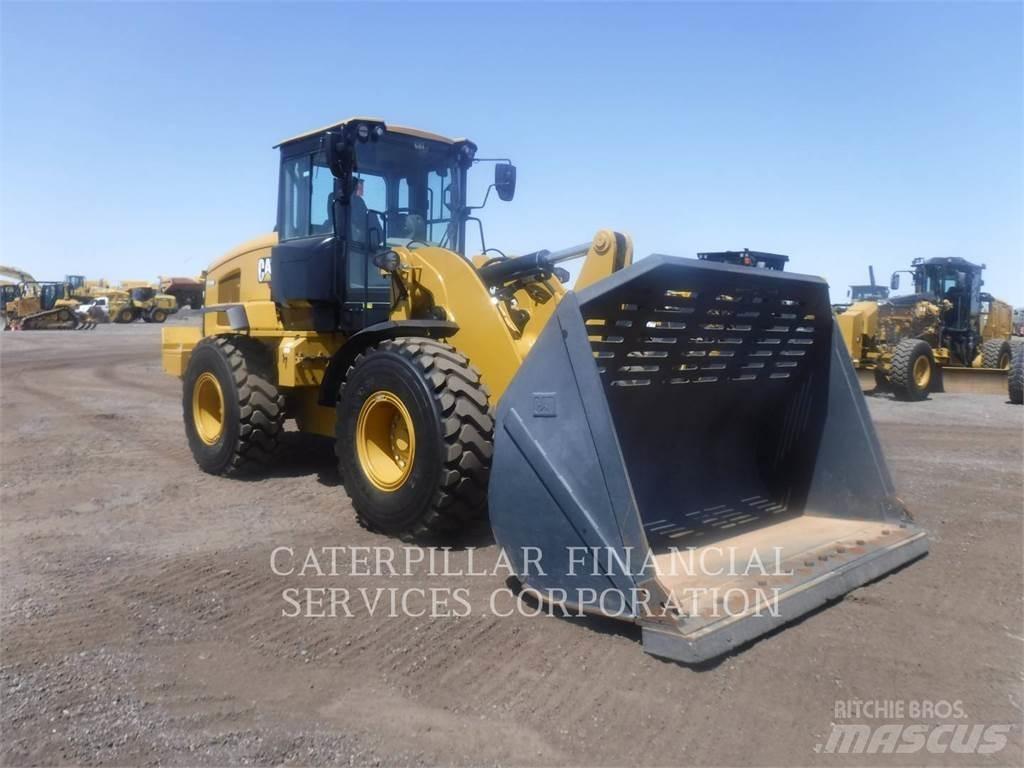 CAT 938M Iekrāvēji uz riteņiem