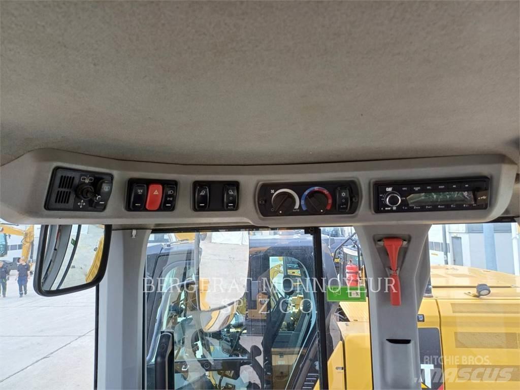CAT 938M Iekrāvēji uz riteņiem
