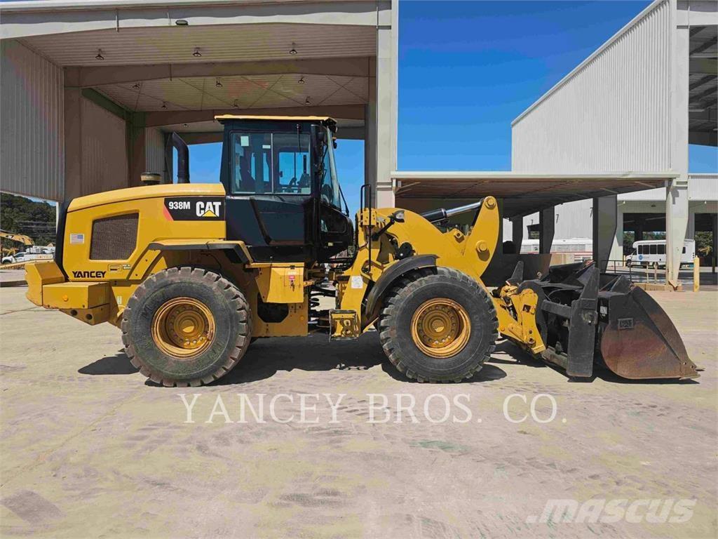 CAT 938M Iekrāvēji uz riteņiem