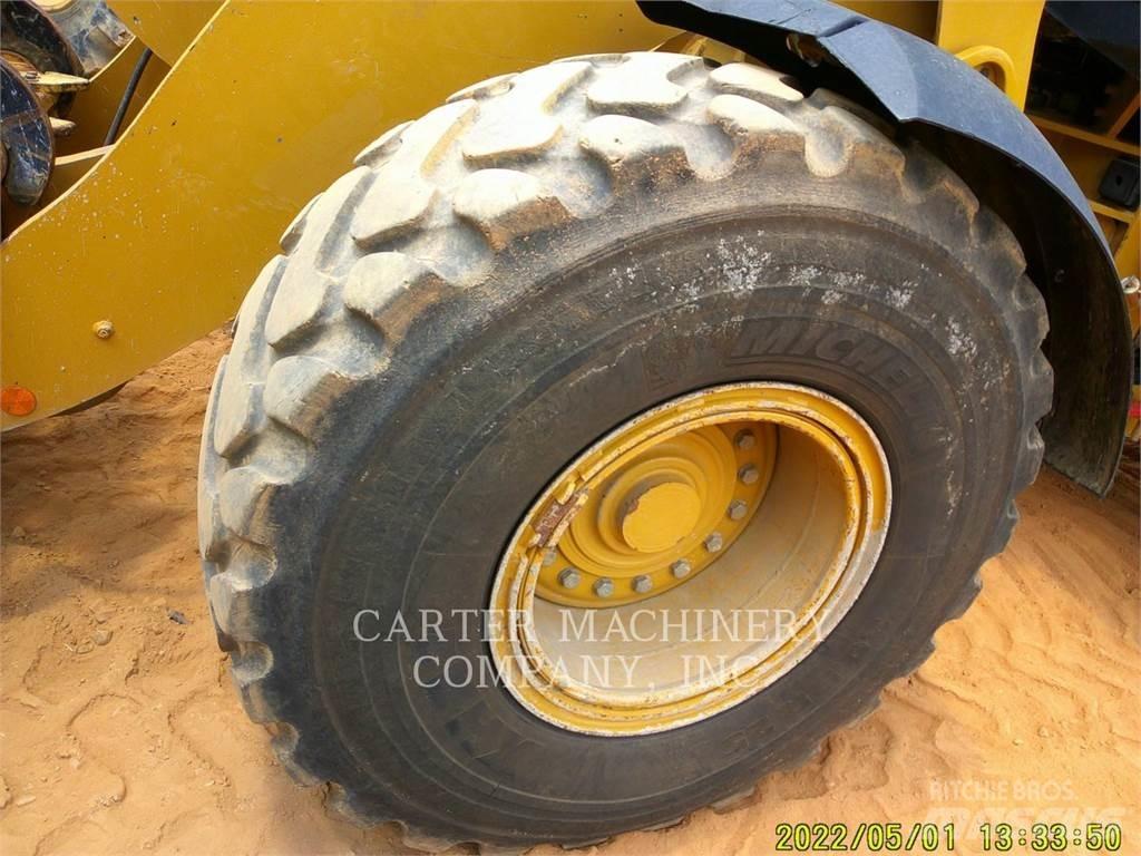 CAT 938M Iekrāvēji uz riteņiem