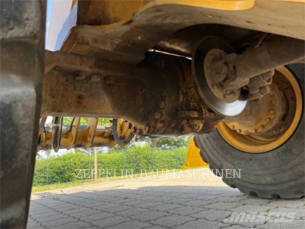 CAT 938M Iekrāvēji uz riteņiem