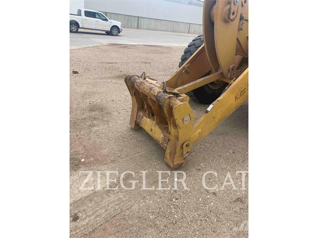 CAT 938M Iekrāvēji uz riteņiem