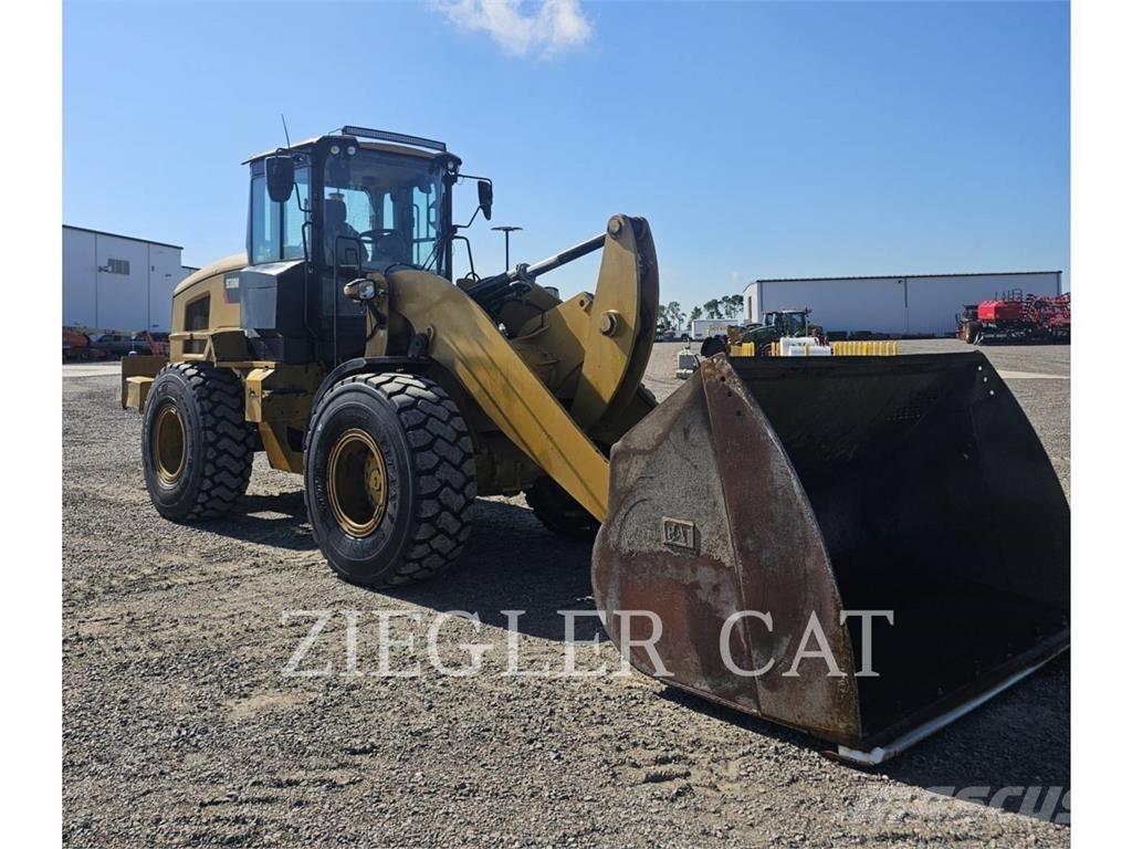 CAT 938M Iekrāvēji uz riteņiem