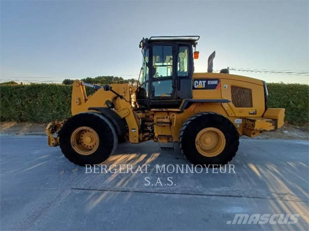CAT 938M Iekrāvēji uz riteņiem