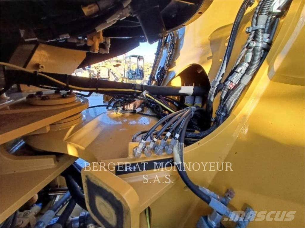 CAT 938M Iekrāvēji uz riteņiem