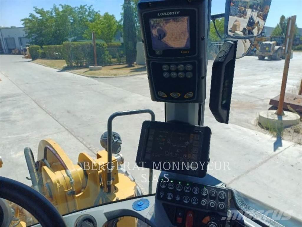 CAT 938M Iekrāvēji uz riteņiem