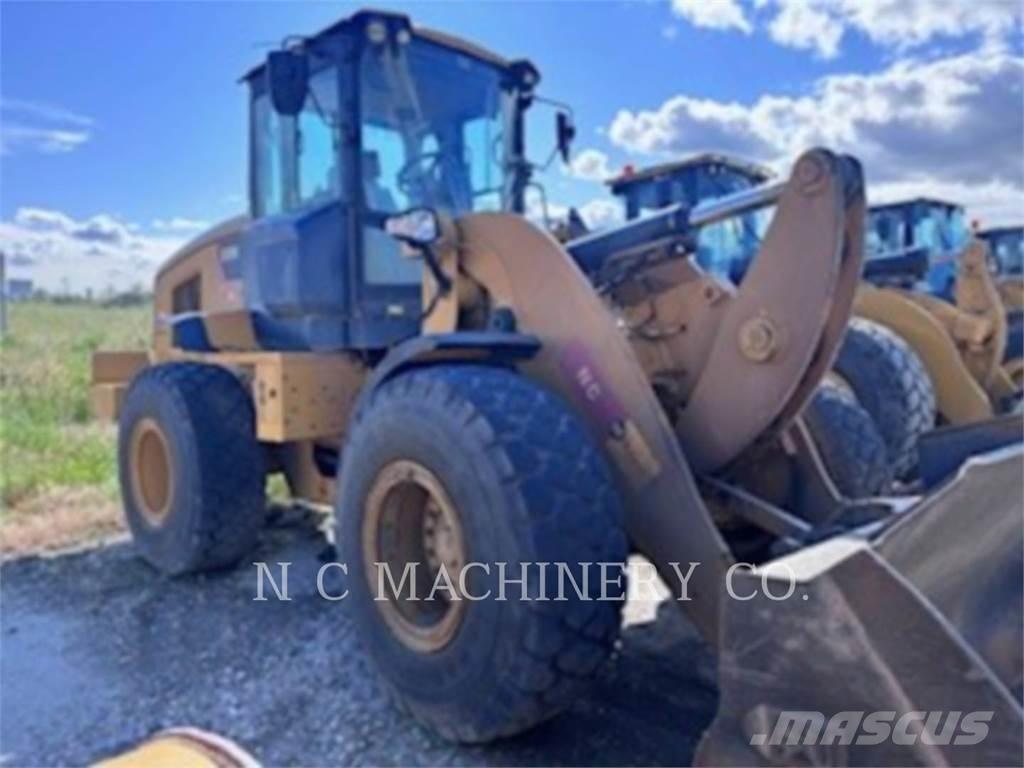CAT 938M Iekrāvēji uz riteņiem