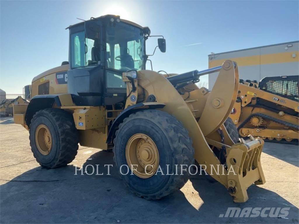 CAT 938M Iekrāvēji uz riteņiem