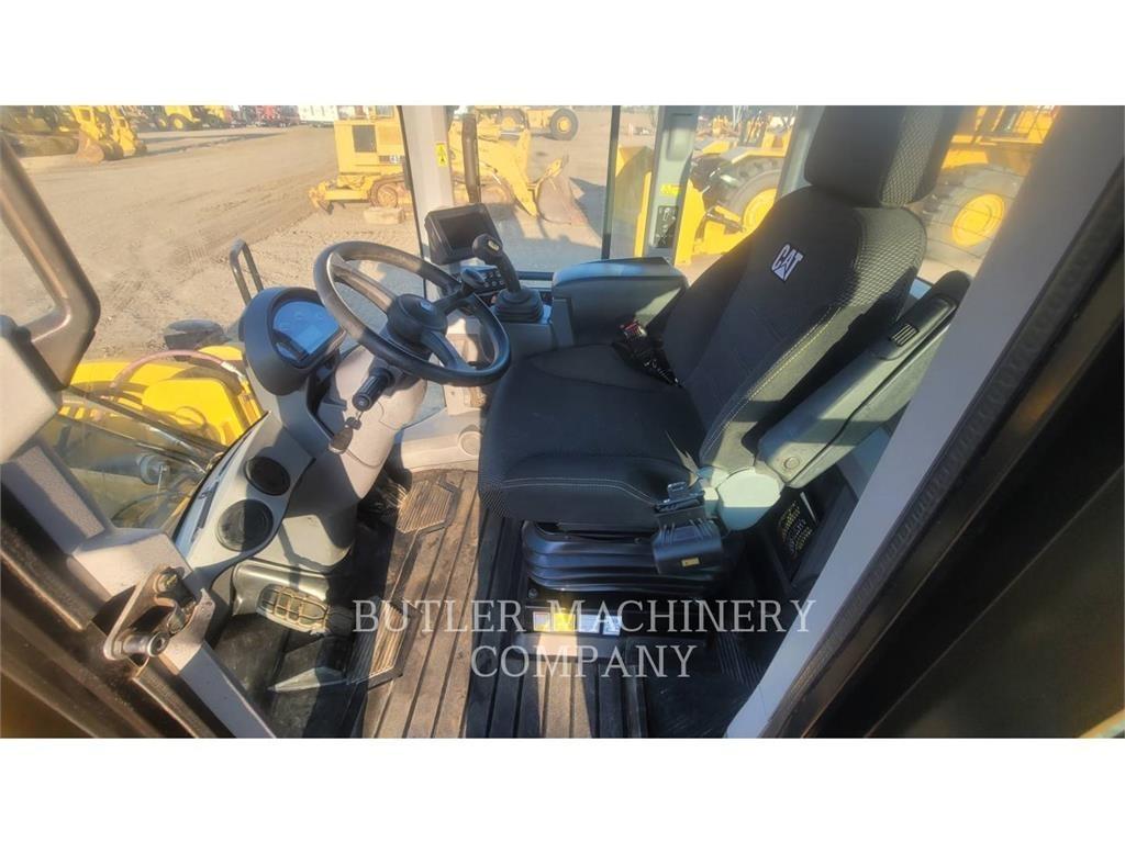 CAT 938M Iekrāvēji uz riteņiem