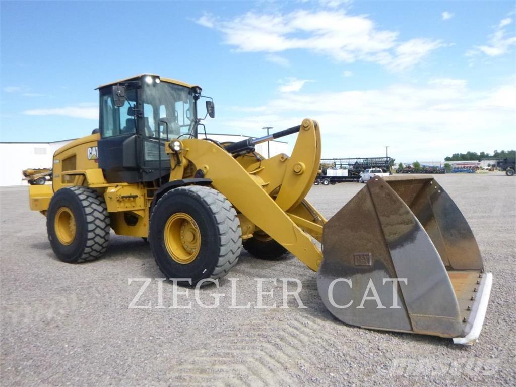CAT 938M Iekrāvēji uz riteņiem