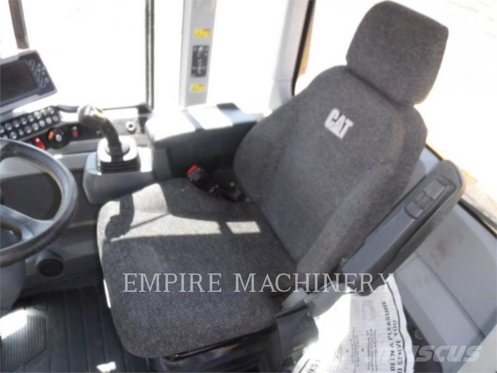 CAT 938M Iekrāvēji uz riteņiem