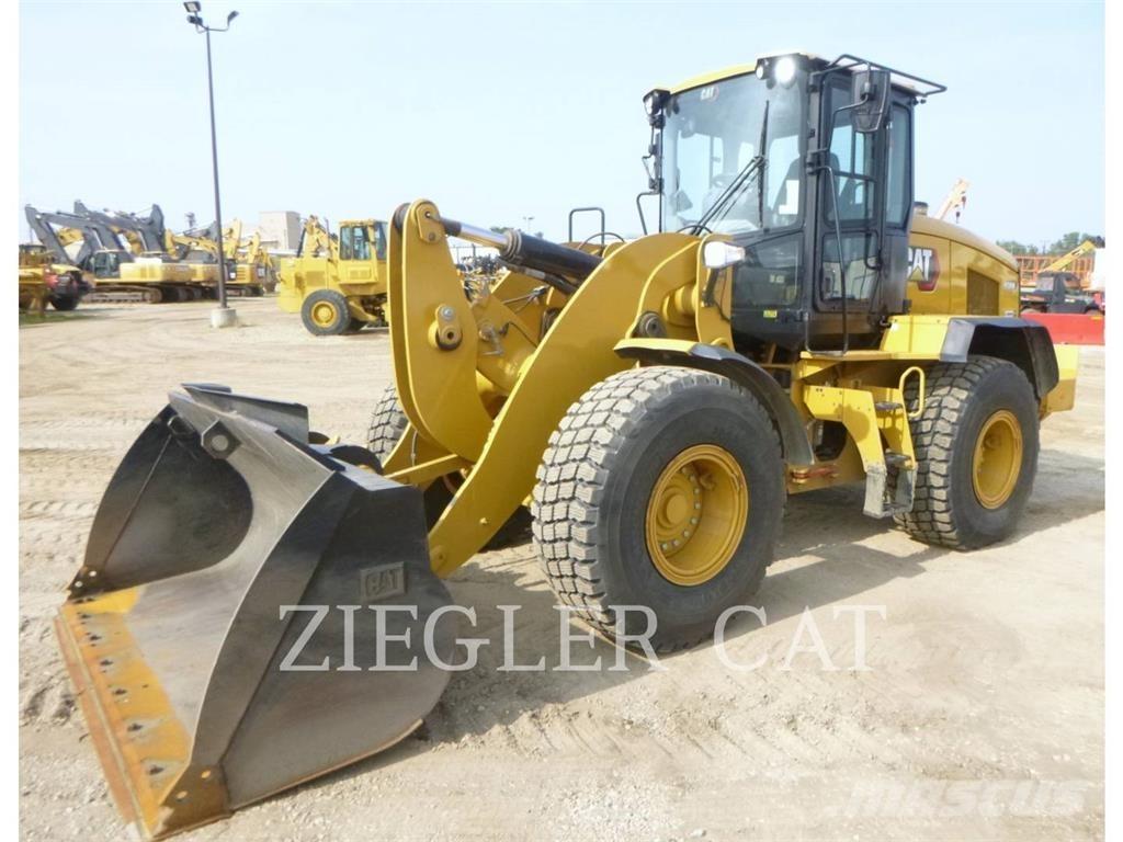 CAT 938M Iekrāvēji uz riteņiem