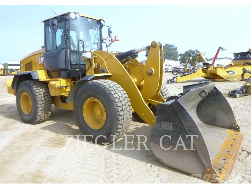 CAT 938M Iekrāvēji uz riteņiem