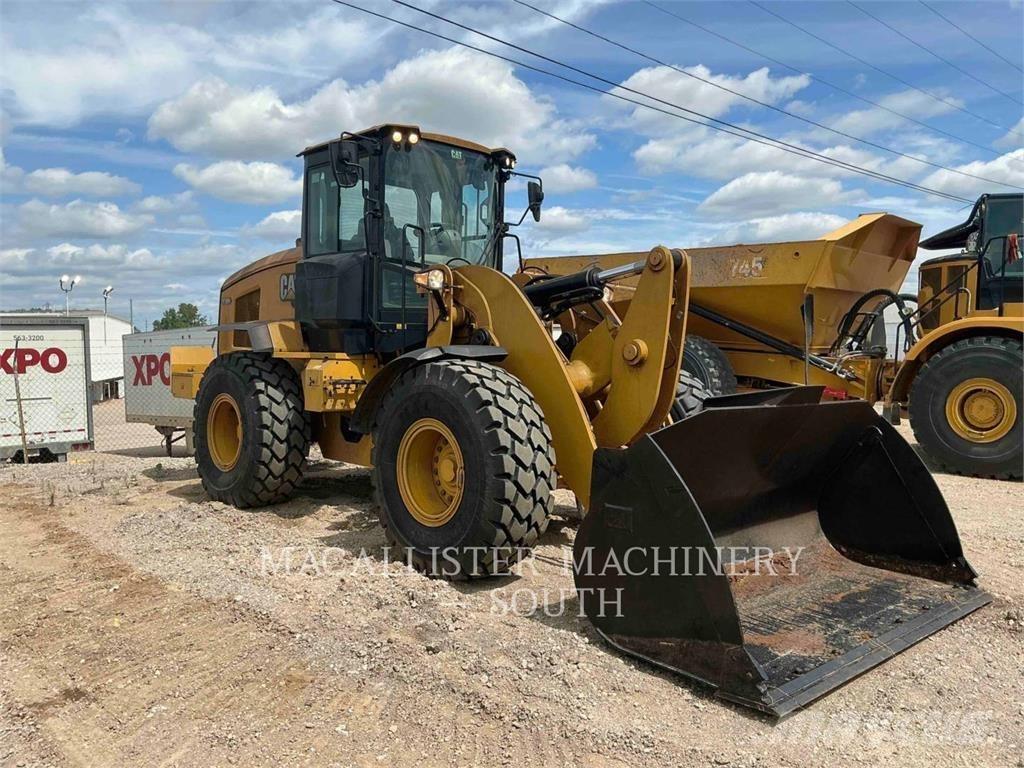 CAT 938M Iekrāvēji uz riteņiem