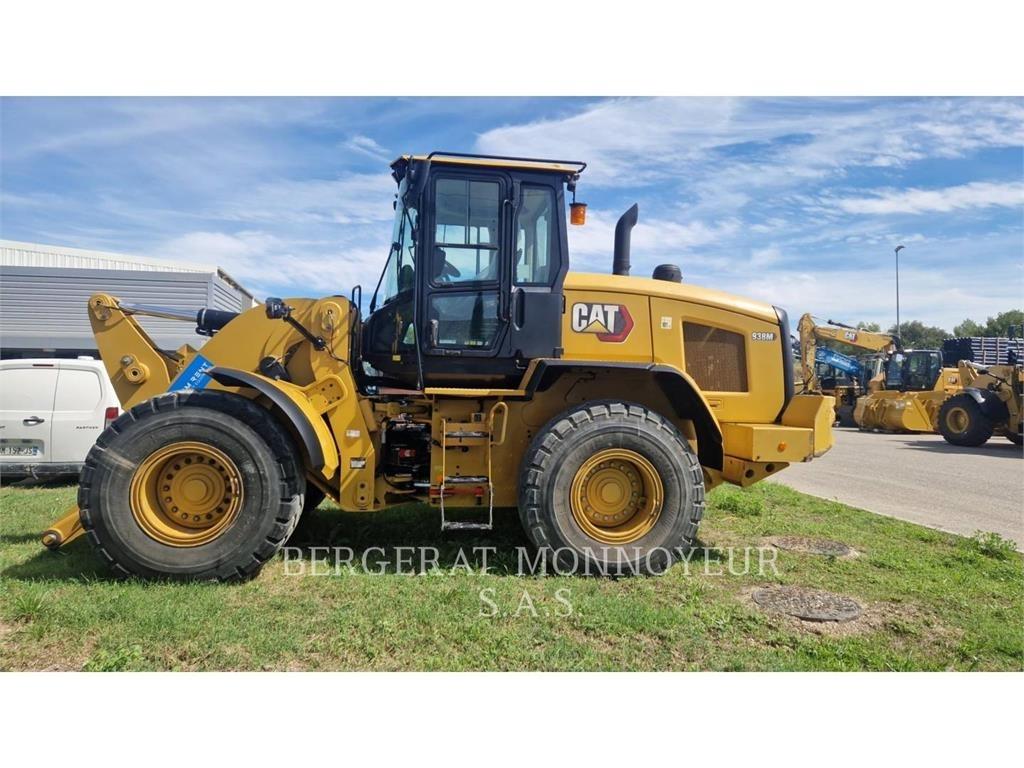 CAT 938M Iekrāvēji uz riteņiem