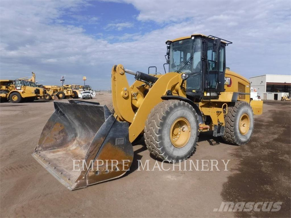 CAT 938M Iekrāvēji uz riteņiem