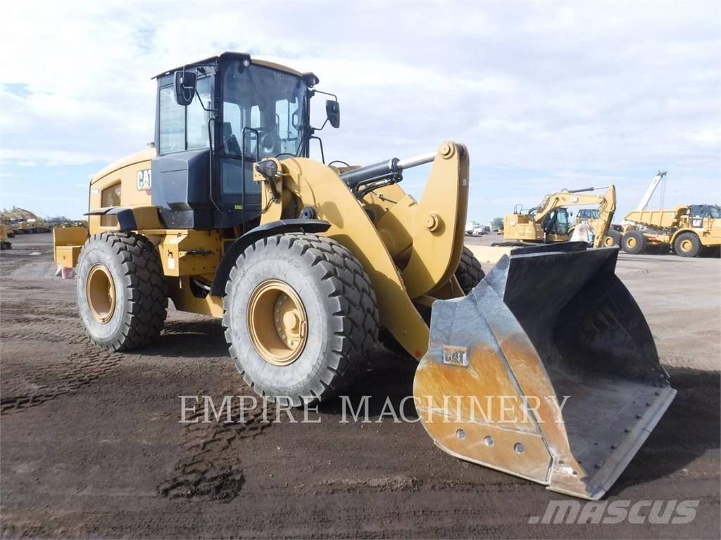 CAT 938M Iekrāvēji uz riteņiem