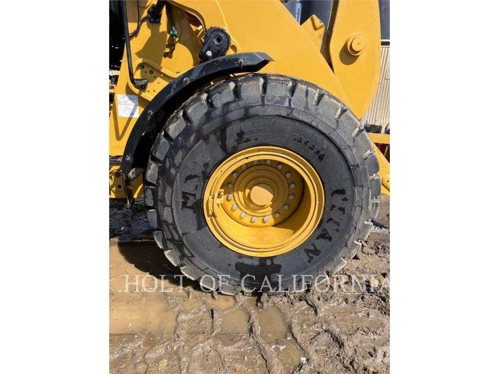 CAT 938M Iekrāvēji uz riteņiem