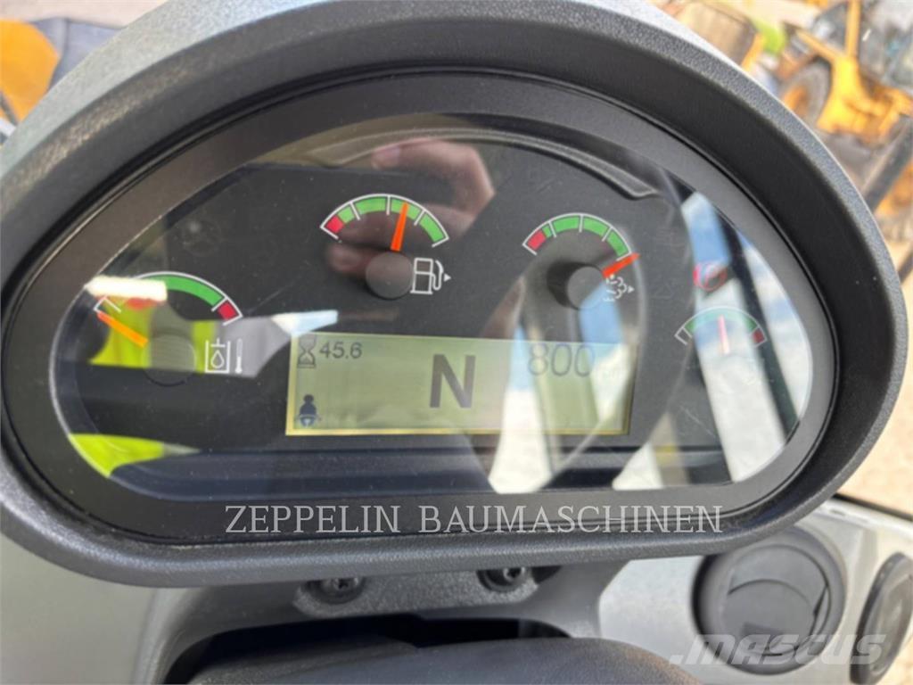 CAT 938M Iekrāvēji uz riteņiem