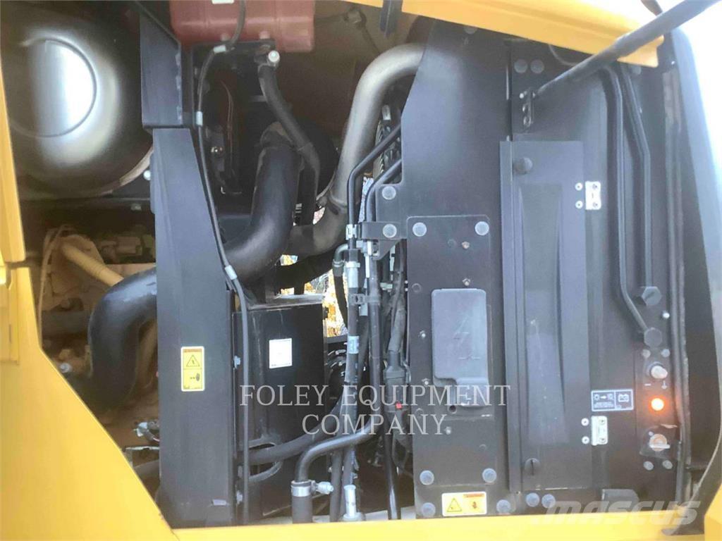 CAT 938M Iekrāvēji uz riteņiem