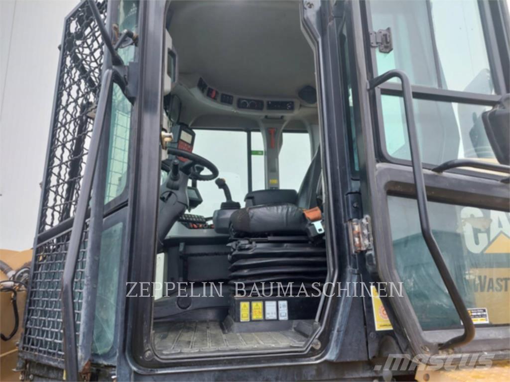 CAT 938M Iekrāvēji uz riteņiem