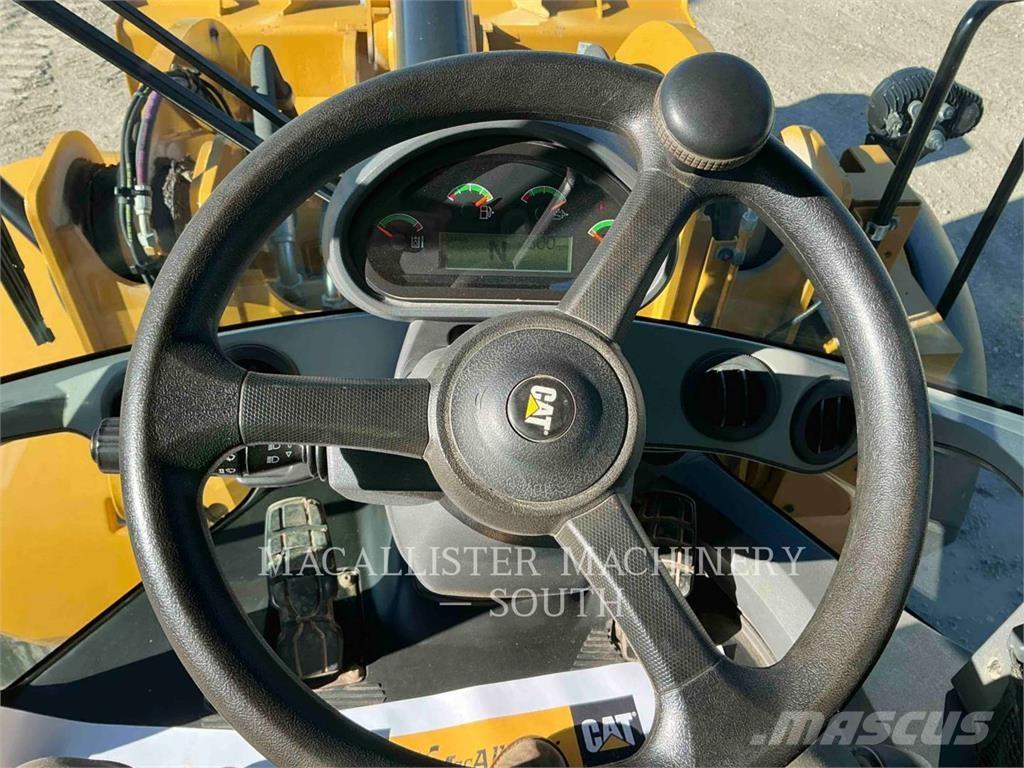 CAT 938M Iekrāvēji uz riteņiem