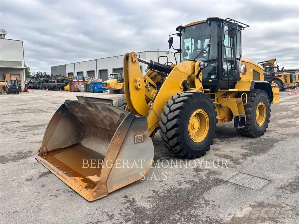 CAT 938M Iekrāvēji uz riteņiem