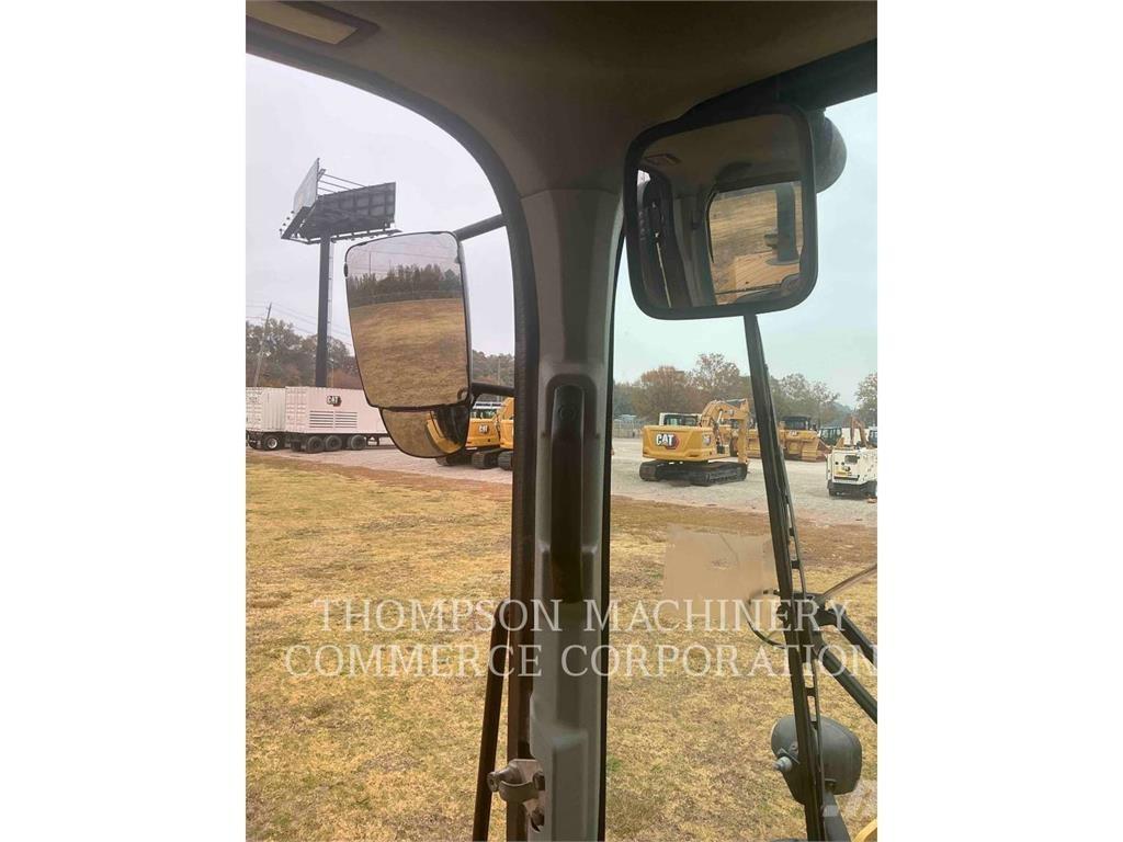 CAT 938M Iekrāvēji uz riteņiem