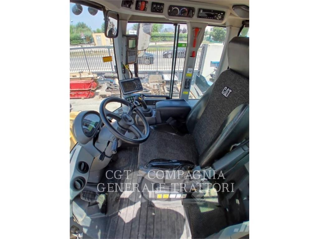 CAT 938M Iekrāvēji uz riteņiem